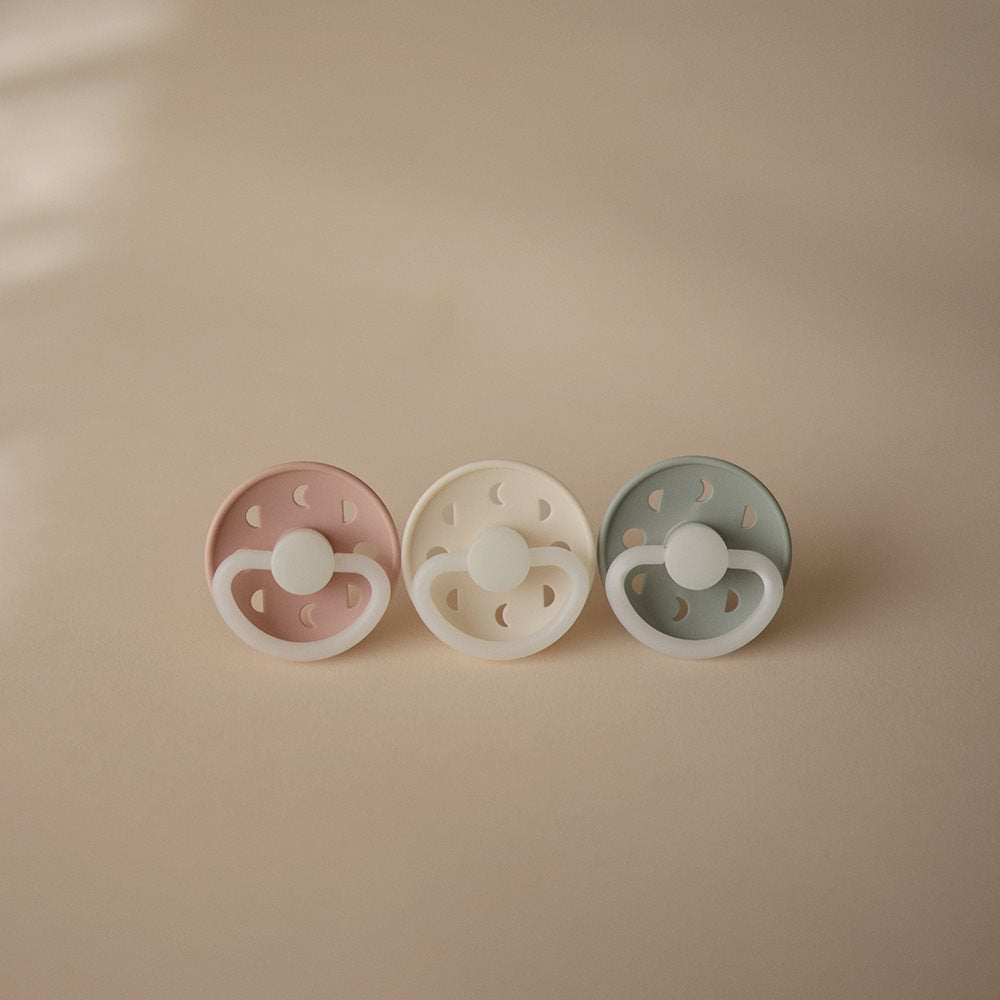 FRIGG Moon Night Round Latex Pacifier | Size 2