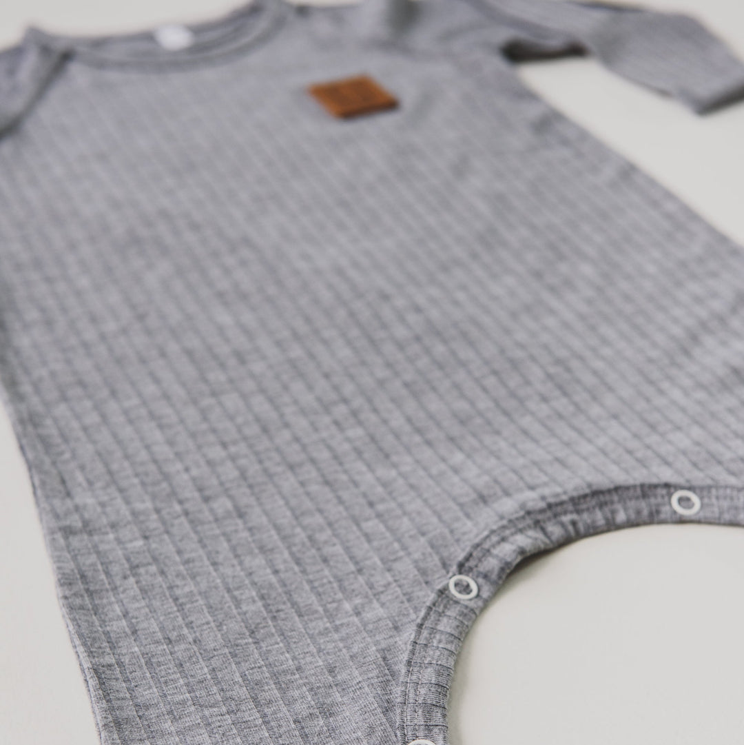 RAGLAN ONESIE - STEVIE (Light Grey) - Flynn Jaxon
